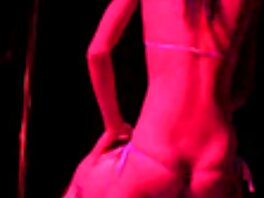 Tettona Handy Girl si masturba film erotici italiani completi in un video di bikini (Kiska)